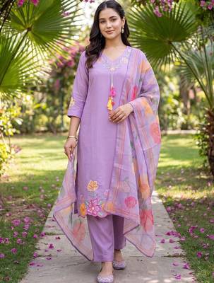 women floral embroidered regular thread work kurta with trousers & with dupatta 6