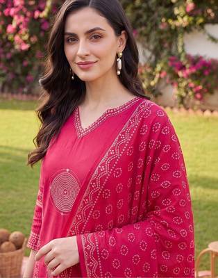 women ethnic motifs printed regular cotton kurta with trousers & with dupatta 5