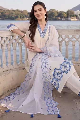 women floral embroidered regular thread work kurta with trousers & with dupatta