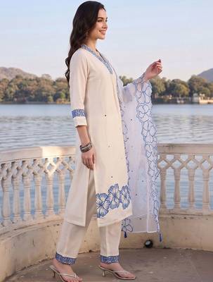 women floral embroidered regular thread work kurta with trousers & with dupatta 4