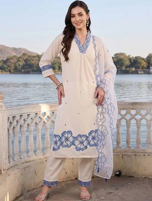 women floral embroidered regular thread work kurta with trousers & with dupatta 5
