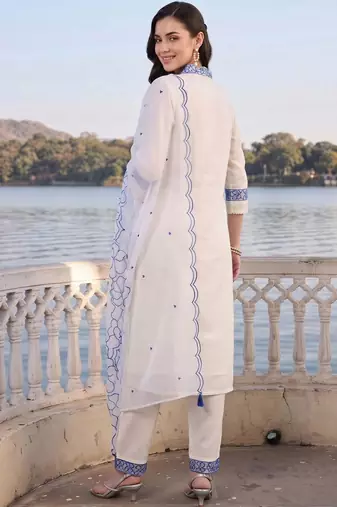 women floral embroidered regular thread work kurta with trousers & with dupatta