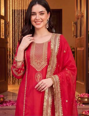 women ethnic motifs embroidered regular kurta with trousers & with dupatta 4