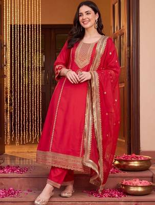 women ethnic motifs embroidered regular kurta with trousers & with dupatta 6