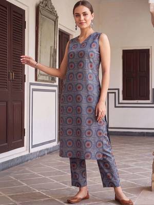 women printed regular cotton kurta with trousers 1
