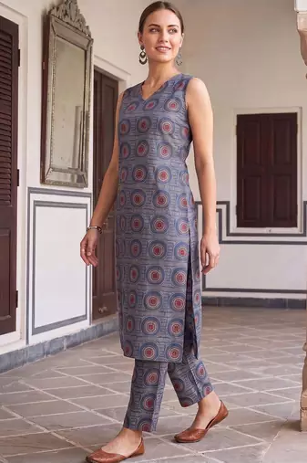 women printed regular cotton kurta with trousers