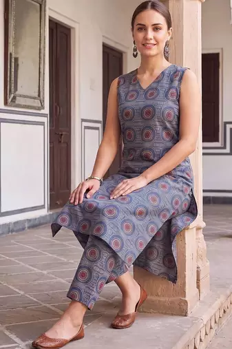 women printed regular cotton kurta with trousers