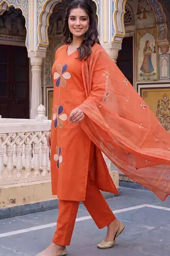 women floral printed regular cotton kurta with trousers & with dupatta