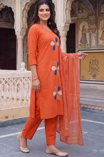 women floral printed regular cotton kurta with trousers & with dupatta