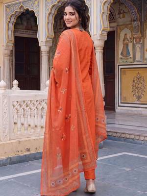 women floral printed regular cotton kurta with trousers & with dupatta 6