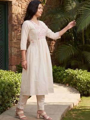 women floral embroidered regular thread work cotton kurta with trousers 3