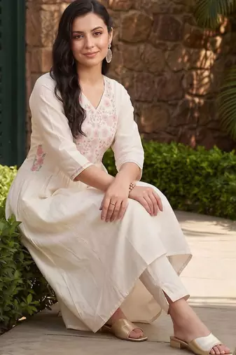 women floral embroidered regular thread work cotton kurta with trousers