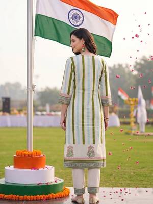 women ethnic motifs printed regular thread work cotton kurta with trousers & with dupatta 5