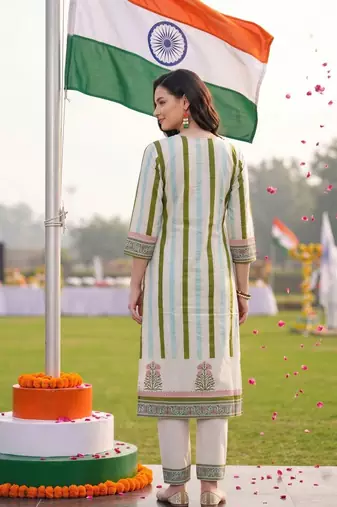 women ethnic motifs printed regular thread work cotton kurta with trousers & with dupatta