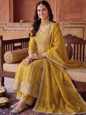 women ethnic motifs embroidered empire kurta with palazzos & with dupatta 2