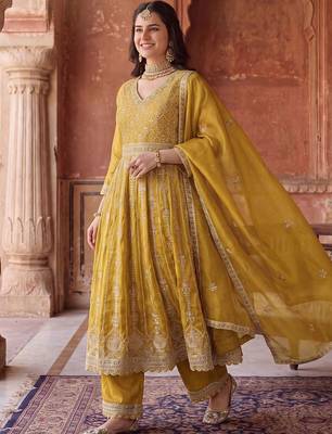 women ethnic motifs embroidered empire kurta with palazzos & with dupatta 3