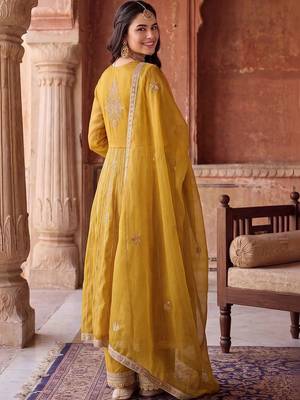 women ethnic motifs embroidered empire kurta with palazzos & with dupatta 5
