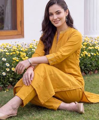 women regular thread work kurta with trousers 2