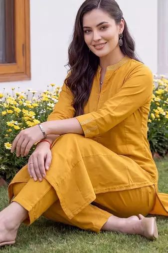 women regular thread work kurta with trousers