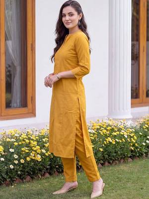 women regular thread work kurta with trousers 4