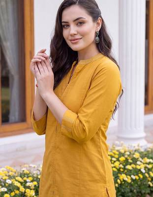 women regular thread work kurta with trousers 5