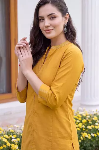 women regular thread work kurta with trousers