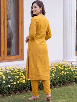 women regular thread work kurta with trousers 6