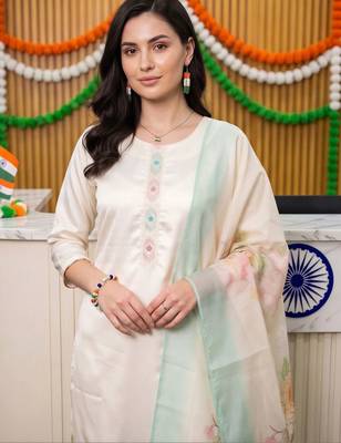 women floral embroidered regular thread work kurta with trousers & with dupatta 3