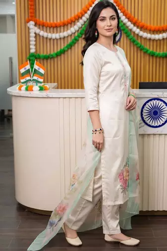 women floral embroidered regular thread work kurta with trousers & with dupatta