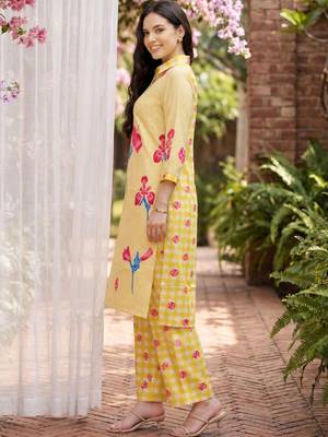 women printed regular cotton kurta with trousers 3