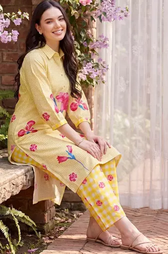 women printed regular cotton kurta with trousers
