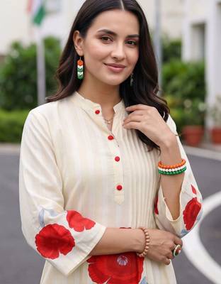 women floral printed regular cotton kurta with trousers 5