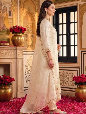 women ethnic motifs embroidered regular kurta with trousers & with dupatta 6