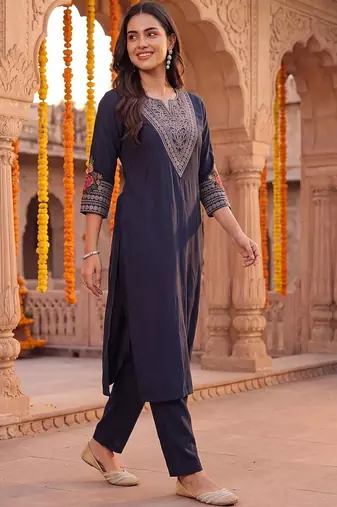women ethnic motifs embroidered regular thread work kurta with trousers