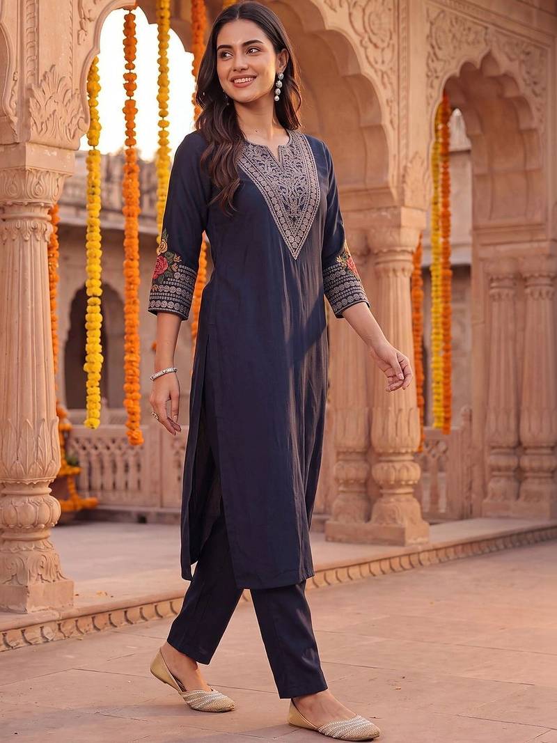 women ethnic motifs embroidered regular thread work kurta with trousers