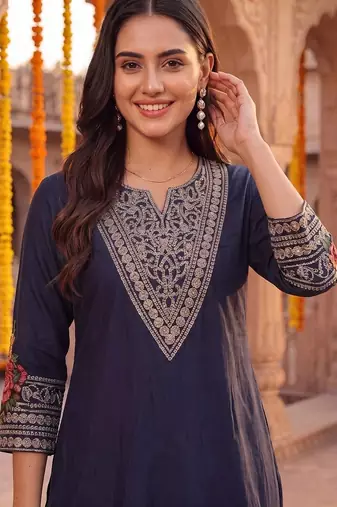 women ethnic motifs embroidered regular thread work kurta with trousers