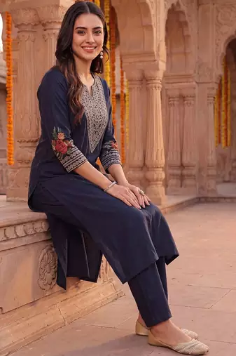 women ethnic motifs embroidered regular thread work kurta with trousers