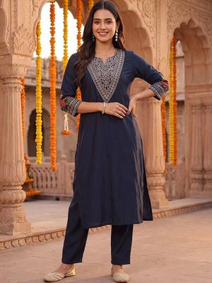 women ethnic motifs embroidered regular thread work kurta with trousers 6