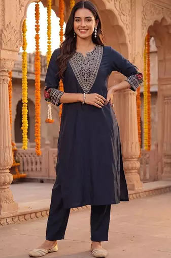 women ethnic motifs embroidered regular thread work kurta with trousers