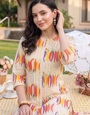 women printed regular cotton kurta with trousers 5