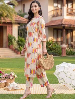 women printed regular cotton kurta with trousers 6