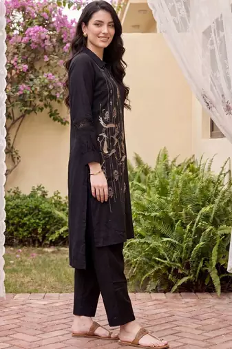 women ethnic motifs embroidered regular thread work kurta with trousers