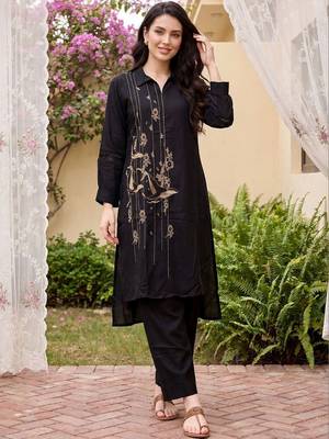 women ethnic motifs embroidered regular thread work kurta with trousers 5