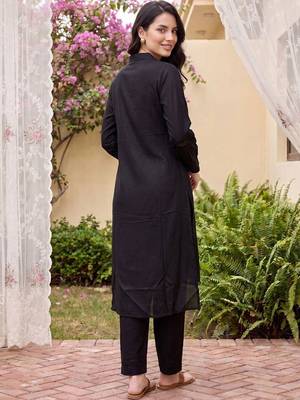 women ethnic motifs embroidered regular thread work kurta with trousers 6