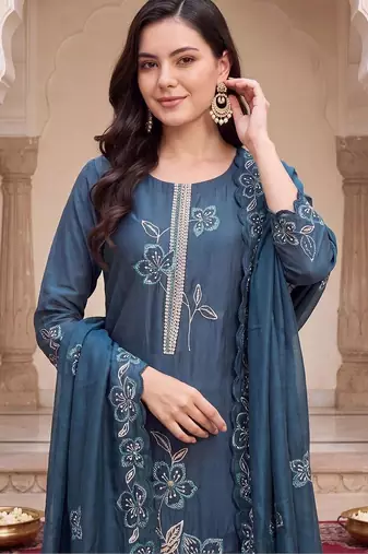 women floral embroidered regular thread work kurta with trousers & with dupatta