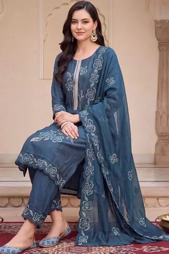women floral embroidered regular thread work kurta with trousers & with dupatta