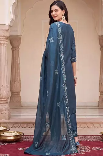 women floral embroidered regular thread work kurta with trousers & with dupatta