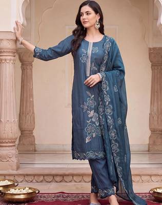 women floral embroidered regular thread work kurta with trousers & with dupatta 6