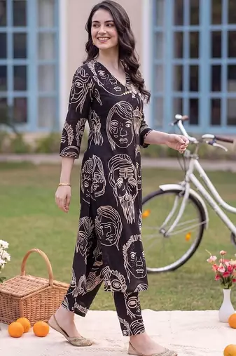 women printed regular cotton kurta with trousers
