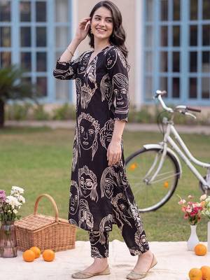 women printed regular cotton kurta with trousers 4